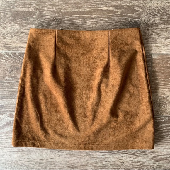🔥 Suede Mini Skirt - Picture 2 of 5